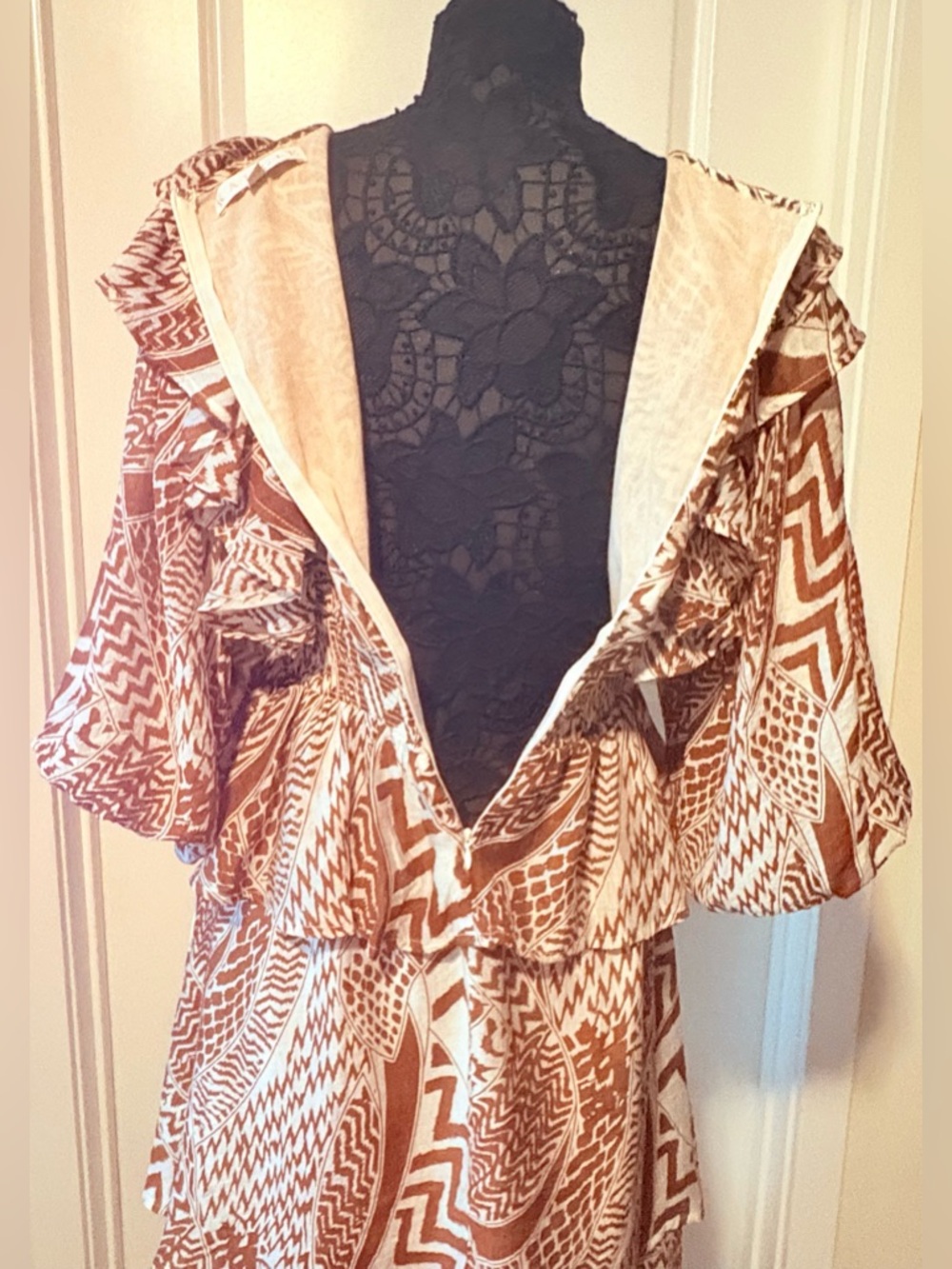 Karlie GEOMETRIC TRIBAL VNECK RUFFLE BROWN AND CREAM MIDI DRESS Size Small - Picture 8 of 12
